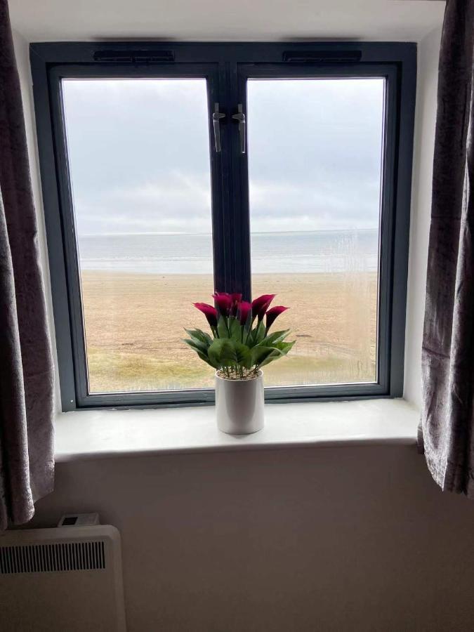 Beach Front Apt With Stunning Sea View 斯旺西 外观 照片