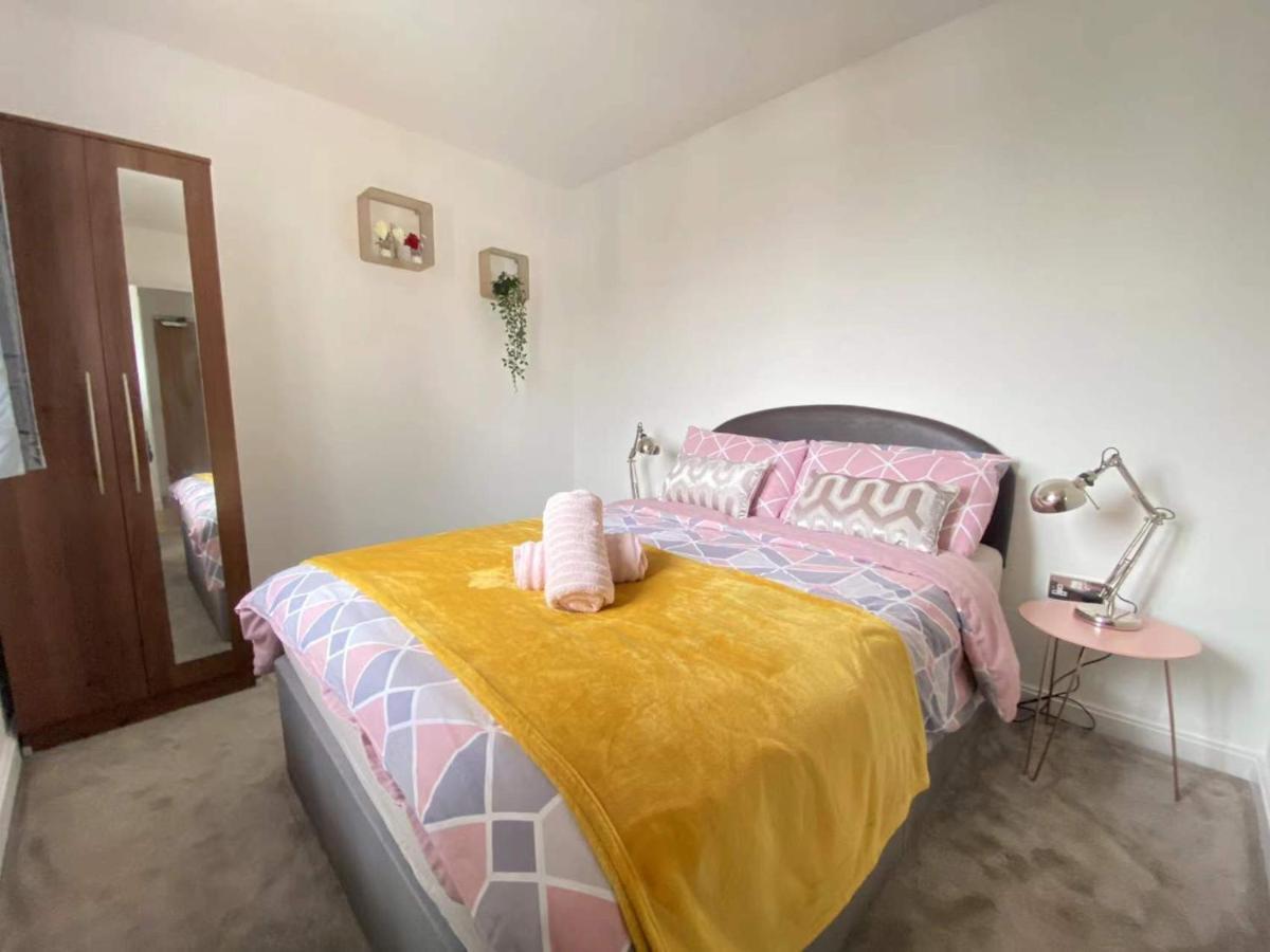 Beach Front Apt With Stunning Sea View 斯旺西 外观 照片