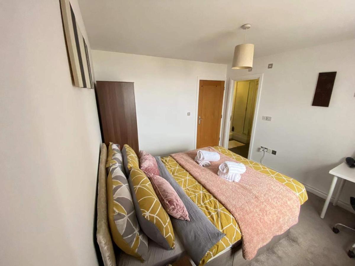 Beach Front Apt With Stunning Sea View 斯旺西 外观 照片