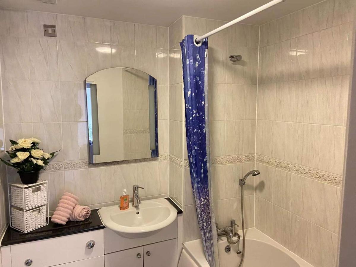 Beach Front Apt With Stunning Sea View 斯旺西 外观 照片