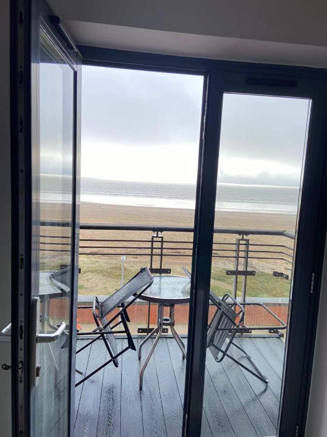 Beach Front Apt With Stunning Sea View 斯旺西 外观 照片